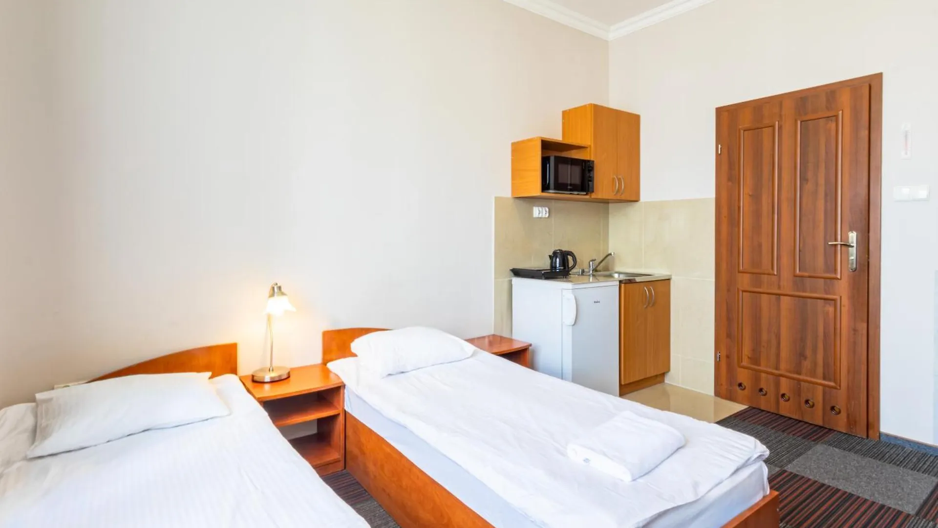 Апарт-отель Noclegi Stadion Bed & Breakfast Варшава