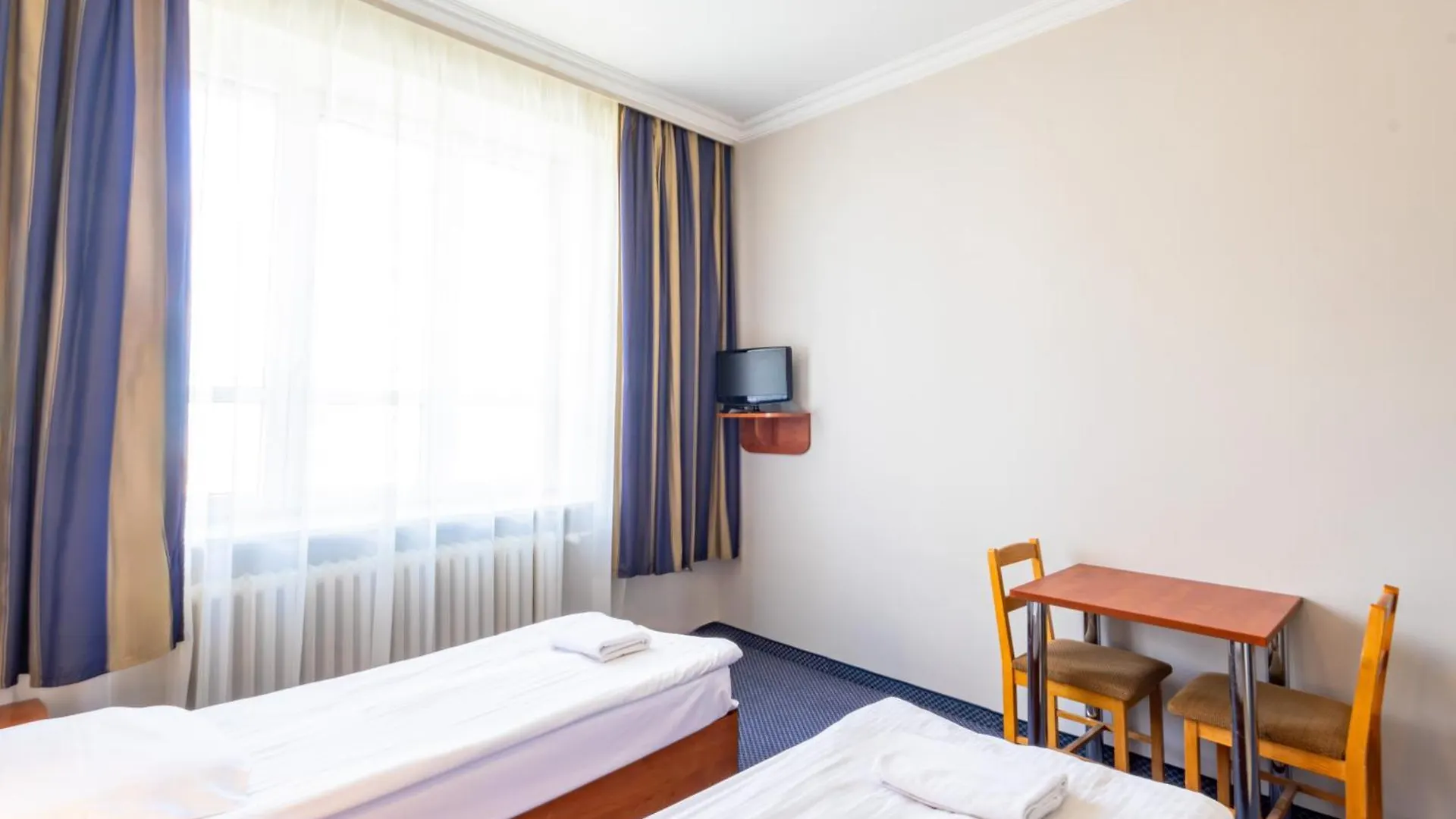 Noclegi Stadion Bed & Breakfast Варшава