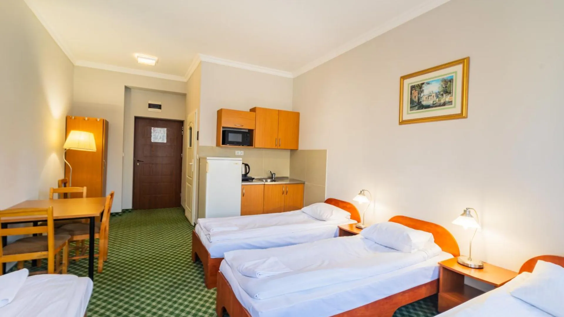 Noclegi Stadion Bed & Breakfast Варшава