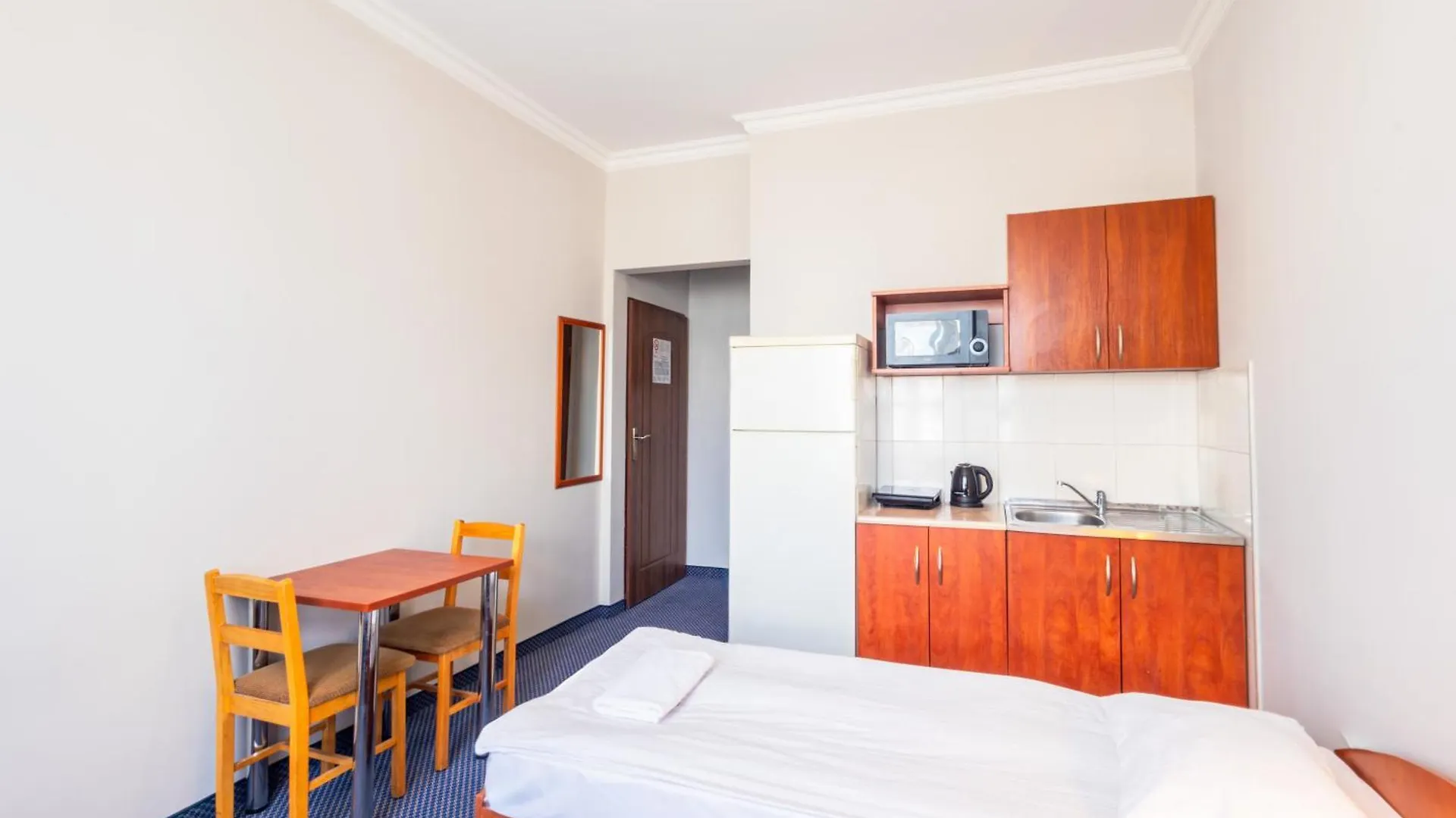 Aparthotel Noclegi Stadion Bed & Breakfast Warsaw
