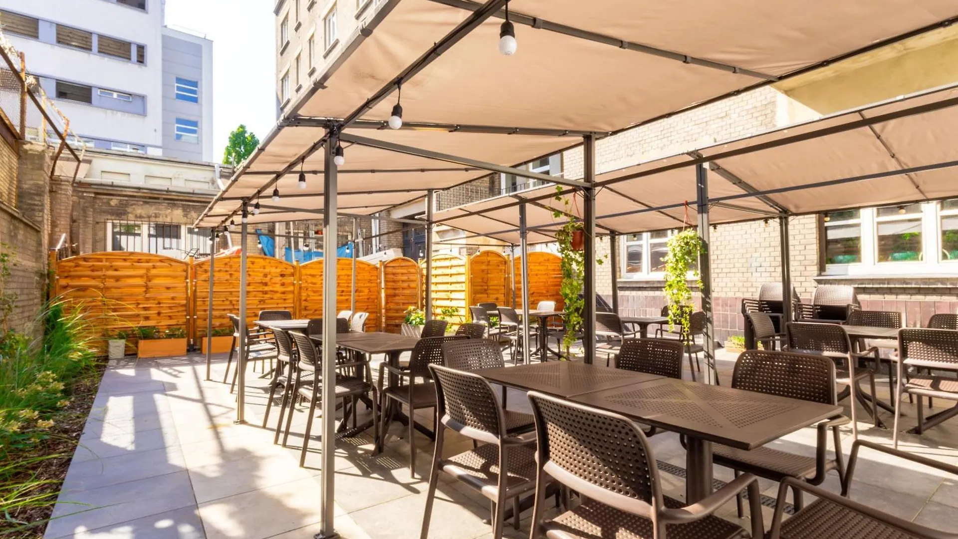 Noclegi Stadion Bed & Breakfast Warsaw Aparthotel