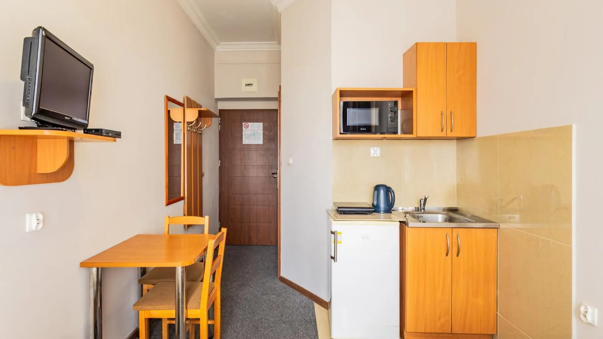 Noclegi Stadion Bed & Breakfast Warsaw Aparthotel