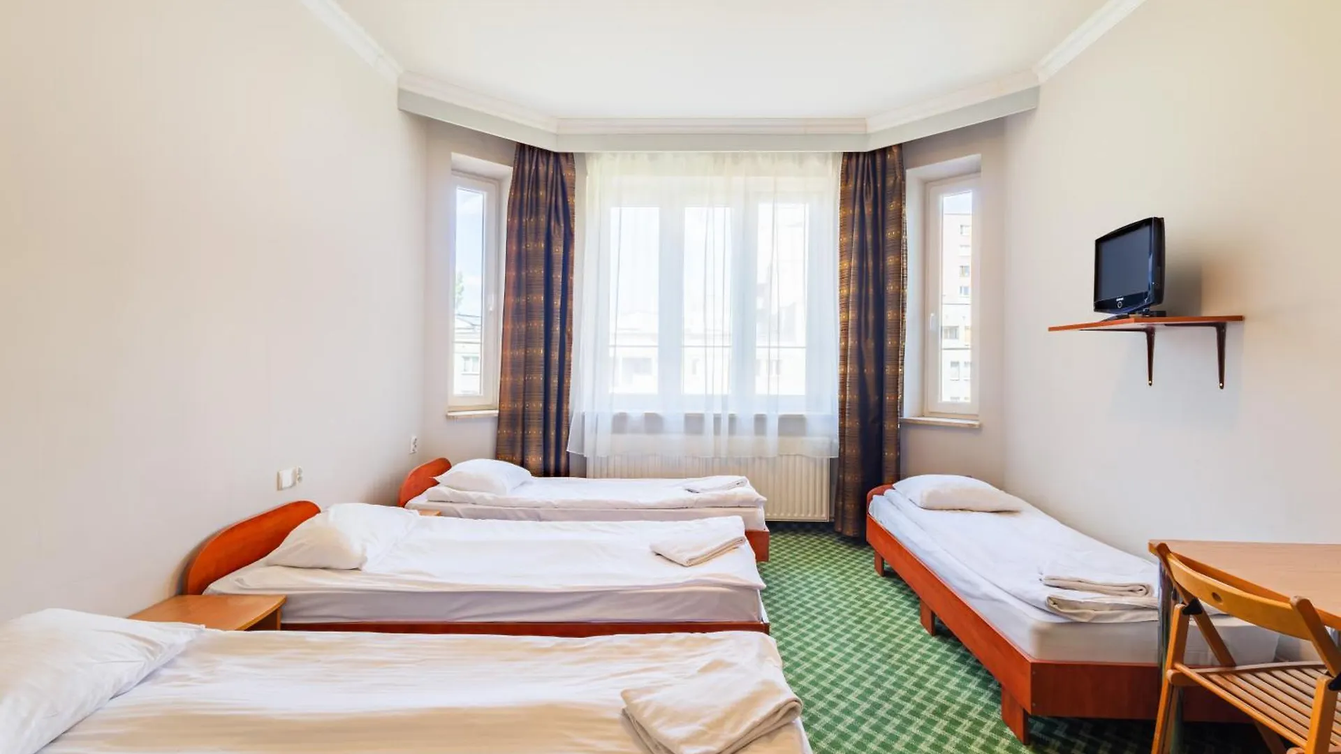وارسو Noclegi Stadion Bed & Breakfast